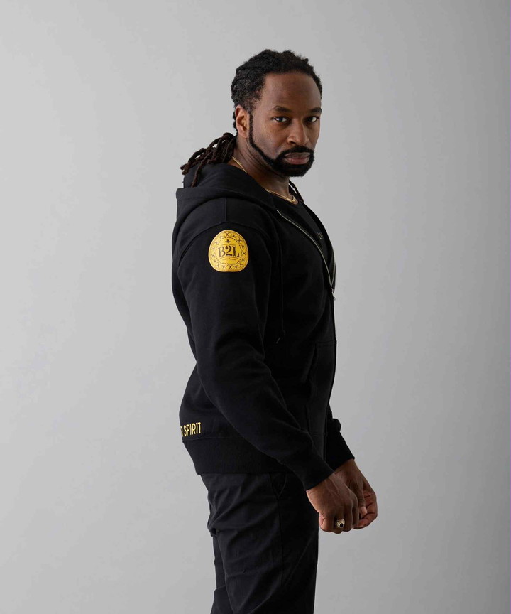 東京に住んでいる黒人モデルさん。強いプロレスラー　CM　映画向け。明るくて、パワフルスポーツ選手、日本語セリフ大丈夫